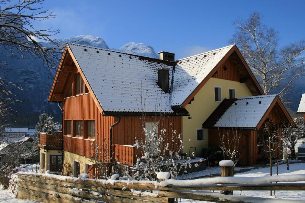 Haus Hepi Hotel Obertraun Exterior photo